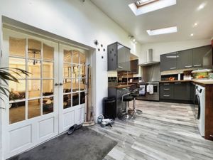 Kitchen/diner/family room- click for photo gallery